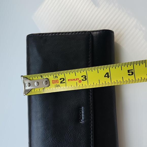 Fossil Women's Black Leather Wallet - Picture 9 of 9